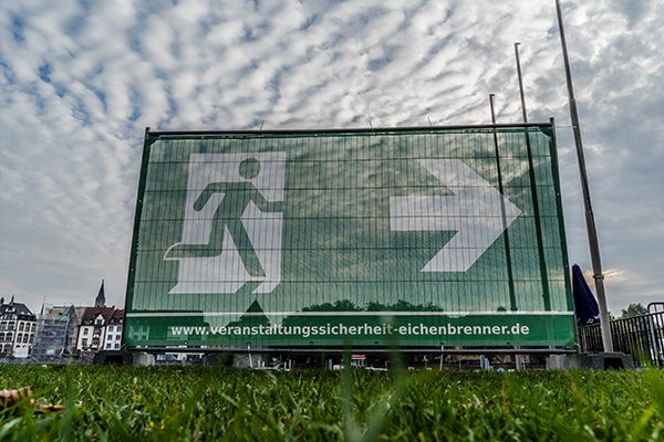 Fluchtweg-Banner “Notausgang” für Bauzäune